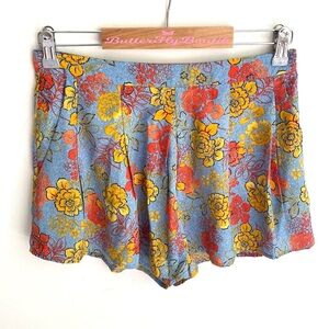 Sugar + lips Floral pleated shorts, Size S